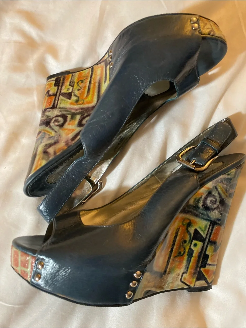 Zinc Leather Peep-Toe Wedge Sandals in Navy size 9